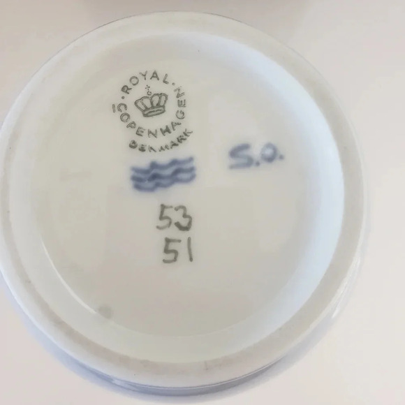 Vintage Royal Copenhagen Denmark Small Porcelain Floral Vase. - Picture 5 of 6